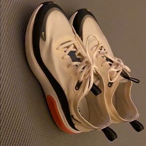 Women’s Nike air max sneakers, sz 7.5 (fit like 7)